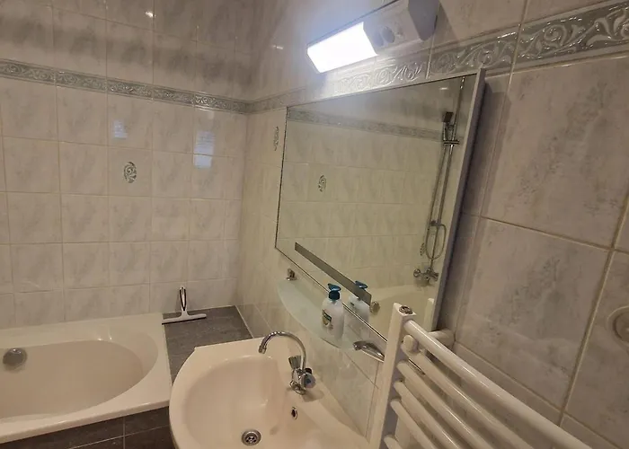 Casa de Férias House De Zeemeeuw- 2 Km From The